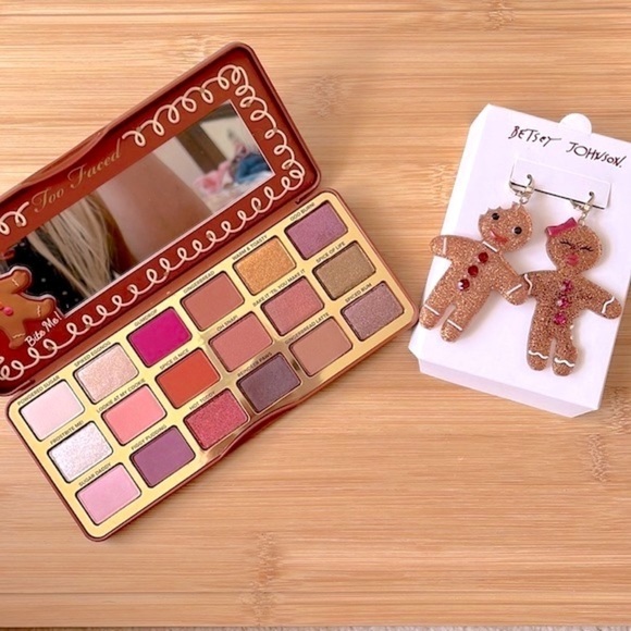 Brand New Too Faced Gingerbread Eyeshadow Palette & Betsey Johnson Earrings Set - Picture 6 of 14